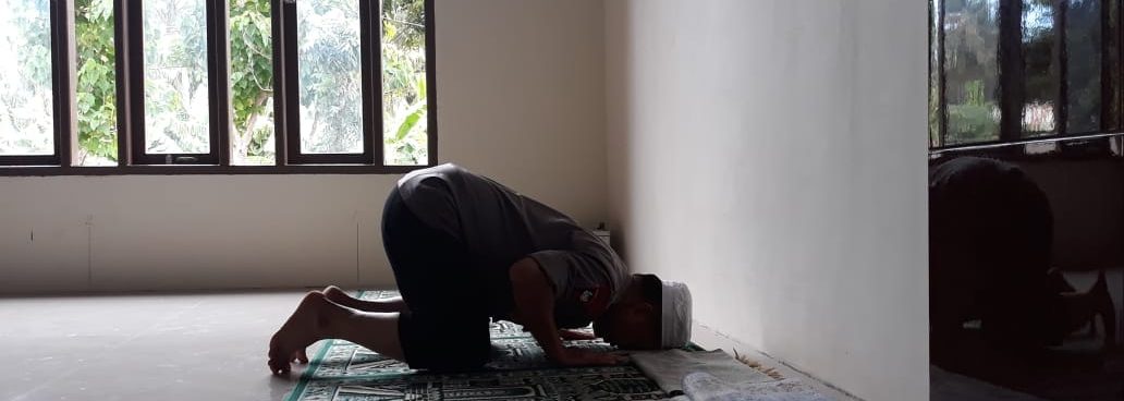 Bagaimana Hukum Berdoa Pada Tahiyat Awal bimbingan islam